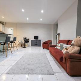 Chambre privée dans une résidence familiale, hotell i Nice