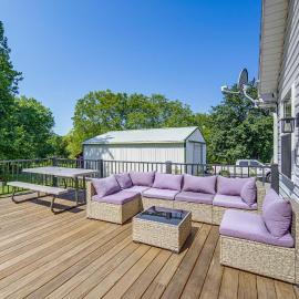 York Farmhouse Hideaway Near Lake Redman, hotel en York