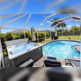 Four Bedrooms Oasis with Heated Pool Private Jacuzzi and Billiards, хотел в Кейп Корал