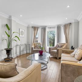 Luxury Spacious House Near Yonge St Mall Hwy7, hotel em Richmond Hill