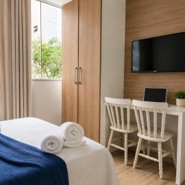 Flat Beverly Hills 101B