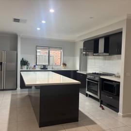 Spacious 4-Bedroom House Near Cobblebank Station