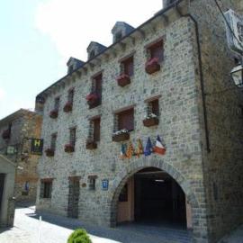 Villa Russell Hotel&Apartments，位于托尔拉的酒店