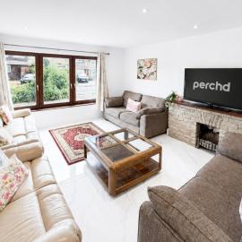 Modern White Retreat 3 Mins to Canterbury with Garden