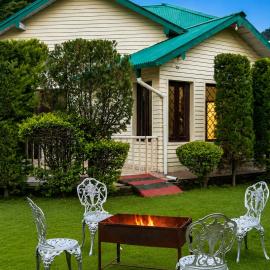 ELIVAAS Signature Karinya Villas Fern Scenic Hill View Villa With Sit Out , Shared Gazebo and Garden, Hotel in Nainital