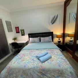 Private Single Bedroom In Quiet Secure Home Near City