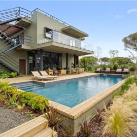 Villa Olive - Design Retreat by the Lagoon