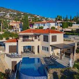 Resitour - Perneri Four Bedroom Villa