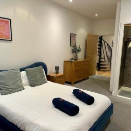 #Huge Master Suite #Self check in #Very central!!!
