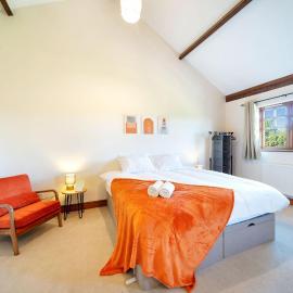 Blackdike Barn - 7 Bedroom House with Garden - Wilton, Thetford