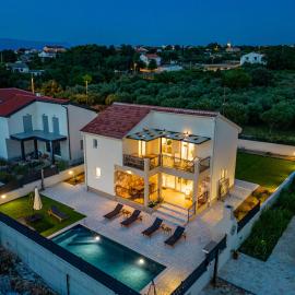 Villa Nebo i More, hotel v destinaci Vrsi