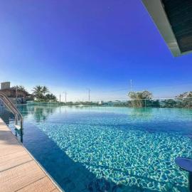 Lindo apartamento quadra mar na melhor região de Piçarras SC, hotel a Piçarras