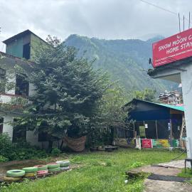Snowmoon Cafe and Resort