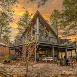 Spacious Flagstaff A-Frame Casita Getaway
