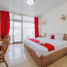 RedDoorz Plus near Tugu Mercusuar Anyer, hotel v destinaci Serang