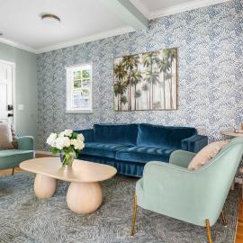 Charming Second Floor Condo 6 Blocks To King