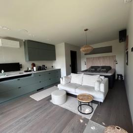 New & modern guest house 70 metres from the fjord, hotel di Vestby
