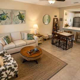 Entire Townhome Minutes from Beach and Airport, hotel in Yulee