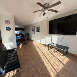 Shoreline Condo 4 Desert Oasis Free Wifi, Cool AC