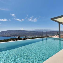 New Luxury Olives & Thyme Retreat, Seaview with 2 Heated Pools
