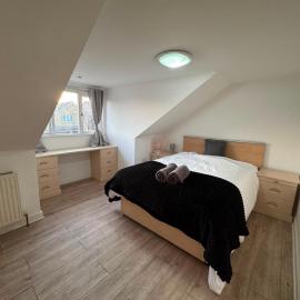 Heathrow Ashford Family Stay Flat 3, hotel di Stanwell