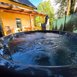 Holiday House Lawendowa Przystań - dom z jacuzzi nad jeziorem