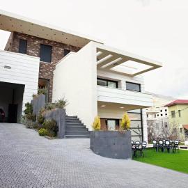 Menno Villa