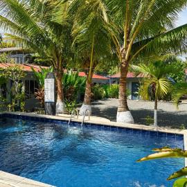Rooms & Pool Macaws