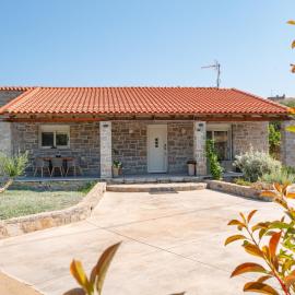 Lithic Oikos, hotel a Pigi