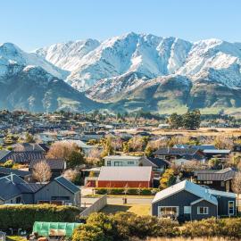 The Red Shed - Lake Hawea, Hotel in Wanaka