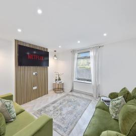 Stylish 3-Bed Home in Orpington by MCPI Hosting, Perfect for Families & Business Stays with Free WiFi & On-Street Parking