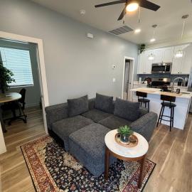Modern Downtown Phoenix 1BR Condo With Private Garage, hotel di Phoenix