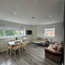 NEW 4BR Contractor Stay with 5 Beds & Free Parking