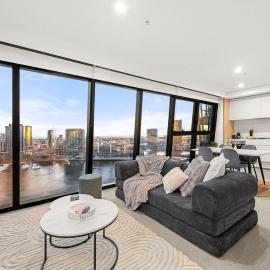 2BR Absolute Waterfront, Balcony, Parking, Pool & Gym, Docklands