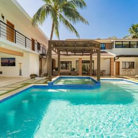 Artiora Luxury Villa - 10 BR, Heated Jacuzzi & Private Pool