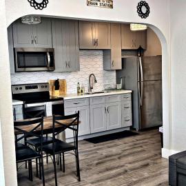 Spacious 2BR Condo, Steps to Downtown Gilbert, King Bed & Laundry