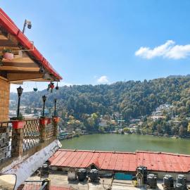 Hotel Vinayak Grand Retreat - Premium Family Stay Near Mall Road Nainital & Naini Lake with Comfortable Rooms, Free Wi-Fi, 24x7 Front Desk, Room Service & Modern Amenities, hotel a Nainital