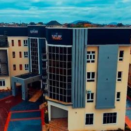 De New Dawn DND Hotel And Lounge, hotelli kohteessa Ife