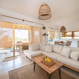 Sunset Sea and mountain view 3 bed 2 bathroom apartment ground floor
