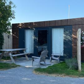 B&B Tiny House Bij Zee, hotel v mestu Stellendam