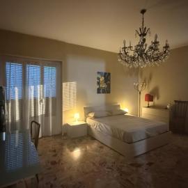 Spacious and bright three-room apartment 10 minutes from Milan- spazioso e luminoso 3 locali a 10 min da Milano, готель у місті Кормано