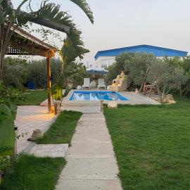Private Authentic Villa Pool & Garden - Maison Manjo, хотел в Набел