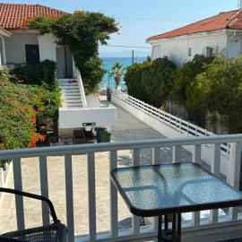 Pefko Azure Rooms & Apartments, hotel u Pefkohoriju
