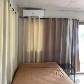 Apartamento con balcón cerca del Parque Porras、ラス・タブラスのホテル