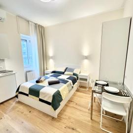 Mini Suite 1 - Direct M3 Metro Access to Duomo & Milano Centrale, hotel sa Milan