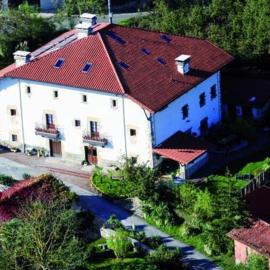Apartamentos Rurales Rincón de Aiara, hótel í Menagaray