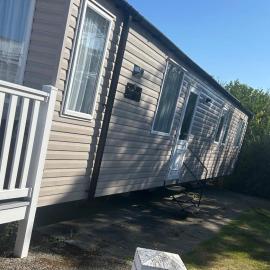 Cabin - Sleeps 8 - Garden and Parking