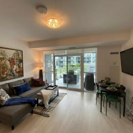 Beautiful Condo, 2 Bedrooms and a Den in Friday Harbour Resort!, khách sạn ở Innisfil