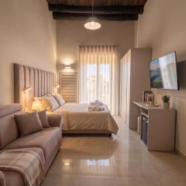 Lou Lou Rooms