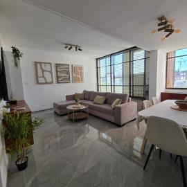 Carmel Nest - 3BR - Sleeps 8 - Free Parking